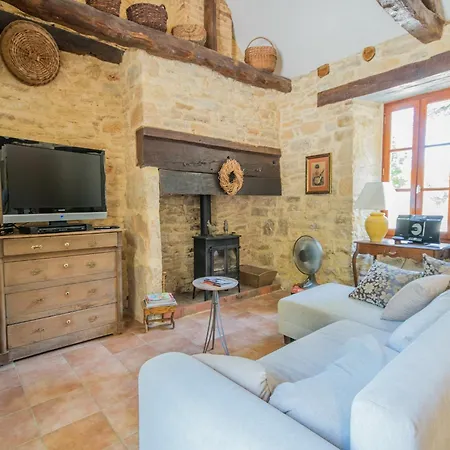 Dordogne Poolside Escape, Cleaning Included